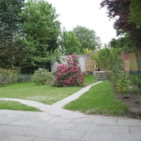 Am-apfelgarten-ferienhaus-in-lueneburg-mit-eigenem-garten-grosszuegig-ruhig-und-zentrumsnah *
