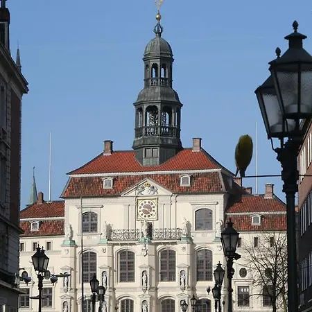 Am-apfelgarten-ferienhaus-in-lueneburg-mit-eigenem-garten-grosszuegig-ruhig-und-zentrumsnah בית נופש *